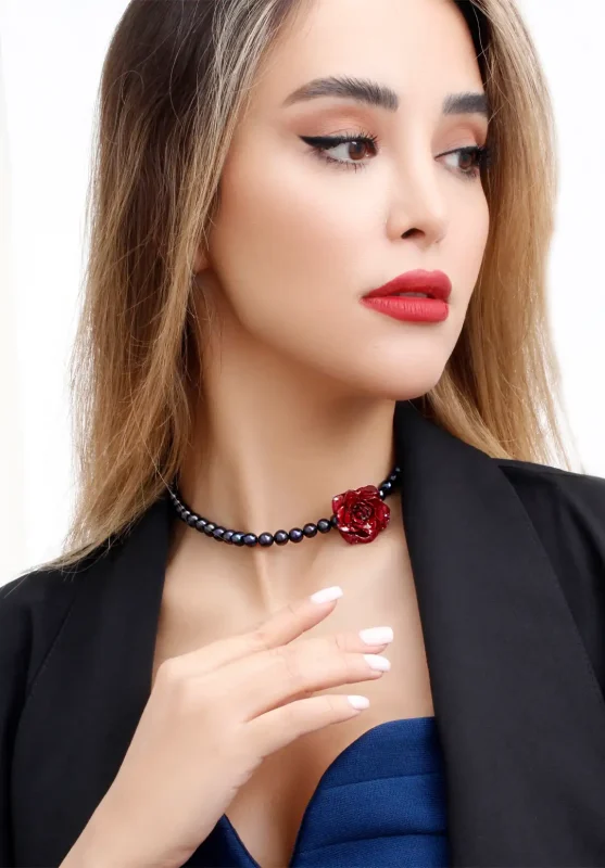 گردنبند مروارید کبود با رز مینیاتوری طبیعی کاور شده برند سانیا