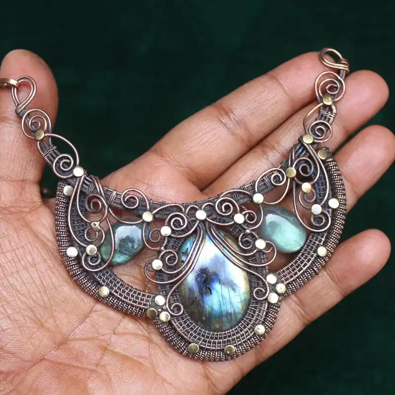 گردنبند سنگ لابرادوریت با بافت دستی مفتول مسی | سبک Wire Weaving