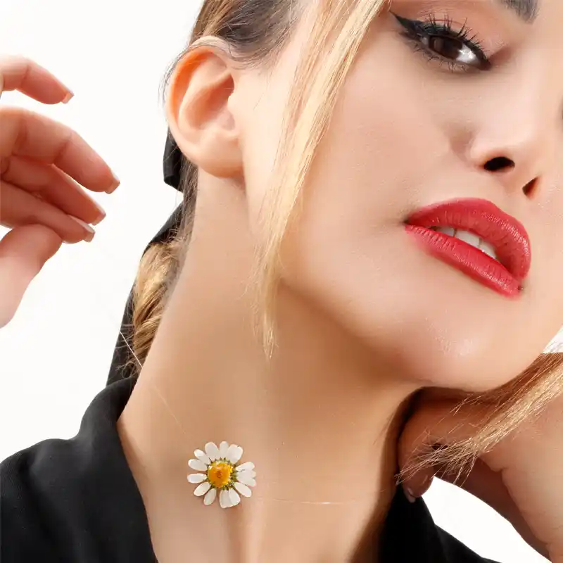 گردنبند چوکر گل بابونه طبیعی | طراحی مینیمال با بند نامرئی