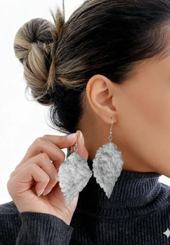 گوشواره زنانه شیک برگ مدل لنا ساخته‌شده از برگ طبیعی با ورق نقره و رزین UV