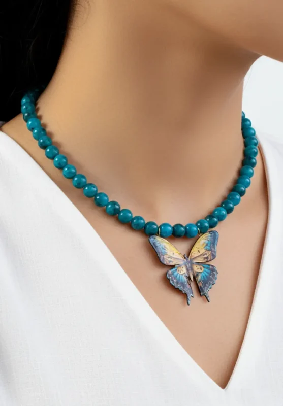گردنبند عقیق زنانه سبز آبی پرنیان با آویز پروانه
