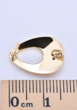 سایز پایه گوشواره آب طلا اشکی ۱۸ عیار وارداتی با طراحی قطره‌ای توخالی